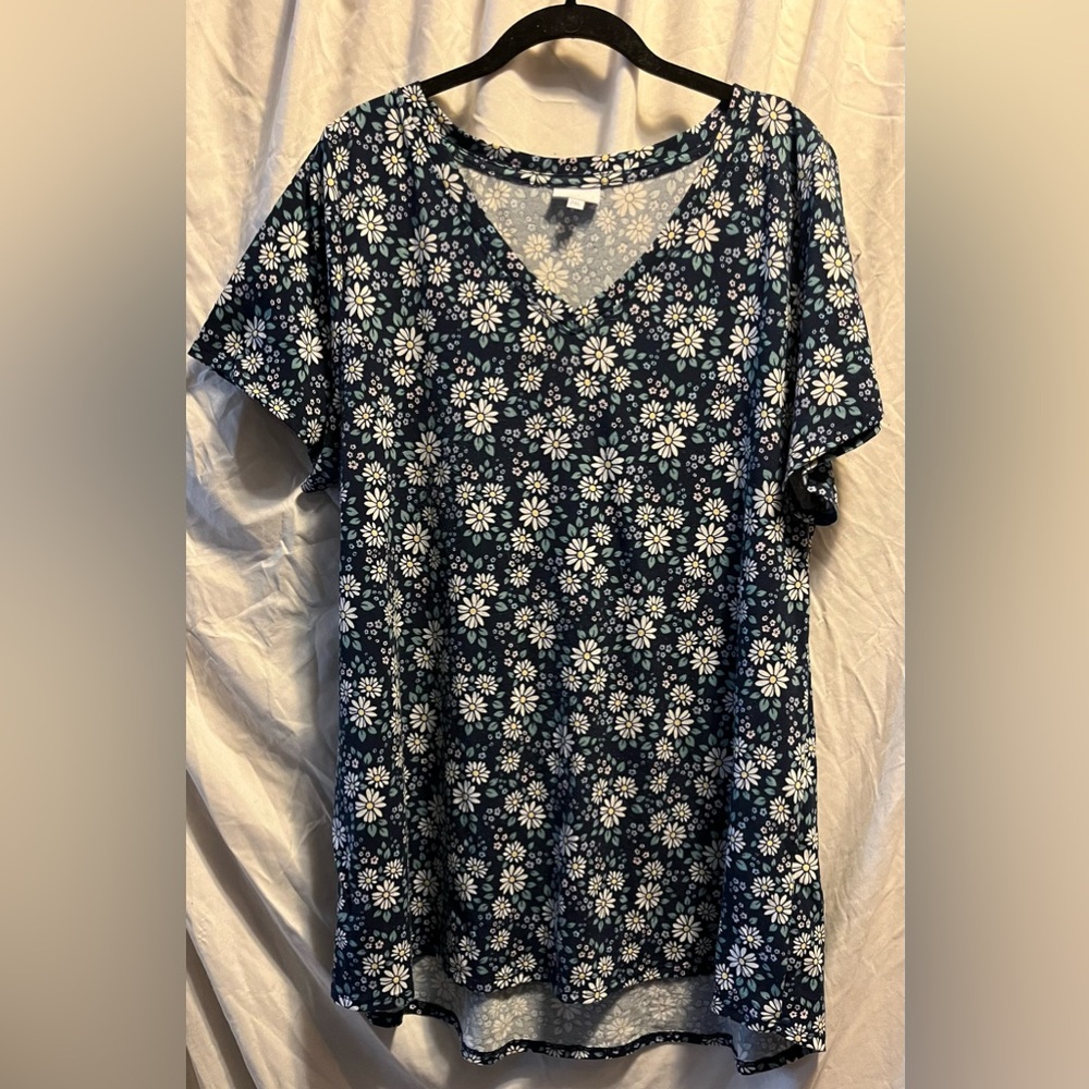 LuLaRoe blue and white floral top size 2X
